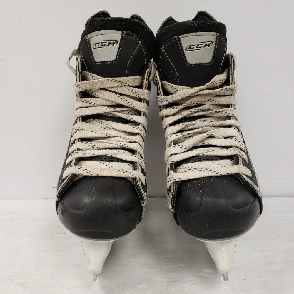 (35315-3) CCM Skates - Size 1 Youth